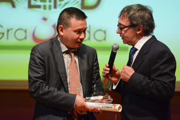 He Zhi Wen 'Juanito', junto al periodista Jorge de la Chica en la XXIV Gala del Deporte de Granada
