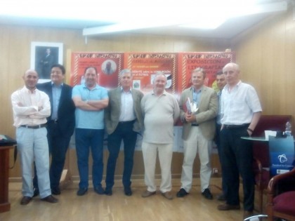 Foto de familia de los intervinientes y Julio Piñero junto a Carlos Marsá y Antonio Rodríguez 