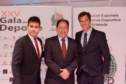 David Aganzo y Paco Pavón, miembros de AFE, con Antonio Rodríguez