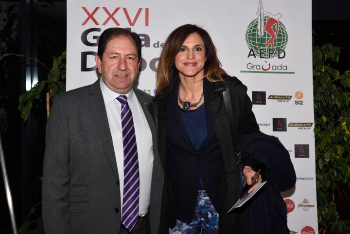 El presidente de la AEPD Granada y Susana Vargas