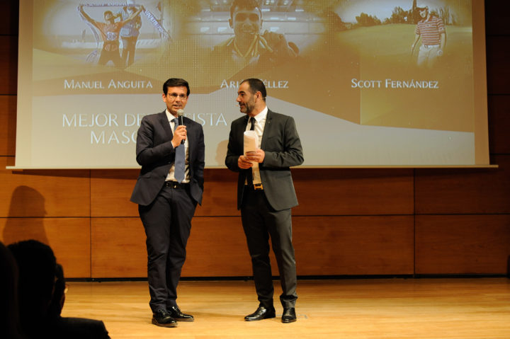 El alcalde de Granada, Francisco Cuenca, entregó el premio al Mejor Deportista