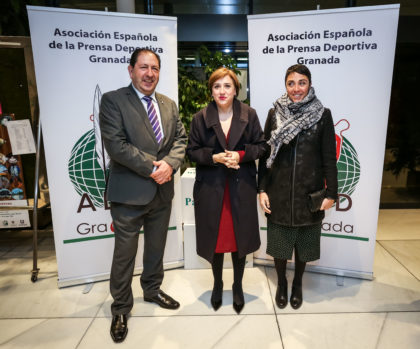 Antonio Rodríguez junto a Sandra García y Mariela Fernández-Bermejo