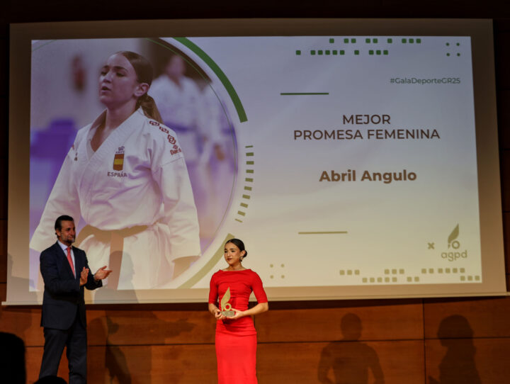 Abril Angulo, versada en las artes marciales...  y escénicas