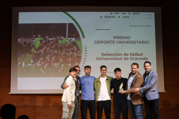 La selección de Fútbol de la UGR estuvo muy bien representada en la #GalaDeporteGR25