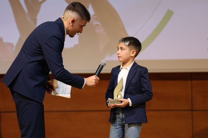 Thiago Huertas, el premiado más joven de la #GalaDeporteGR25, arrancó sonrisas durante su intervención